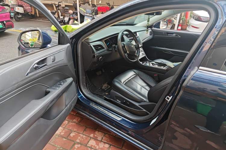 Used Ford Taurus 2017 EcoBoost 245 Fashion Edition Driver Seat