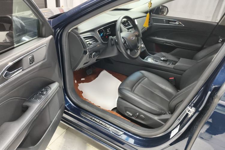 Used Ford Taurus 2017 EcoBoost 245 Fashion Edition Driver Seat