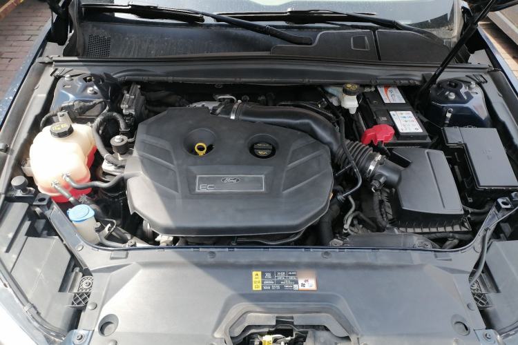 Used Ford Taurus 2017 EcoBoost 245 Luxury Model Engine Bay