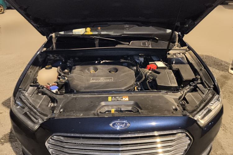Used Ford Taurus 2017 EcoBoost 245 Luxury Model Engine Bay