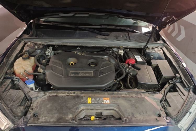 Used Ford Taurus 2017 EcoBoost 245 Flagship Model Engine Bay