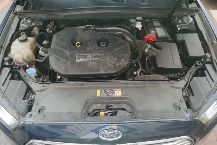 Used Ford Taurus 2017 EcoBoost 245 Luxury Model Engine Bay