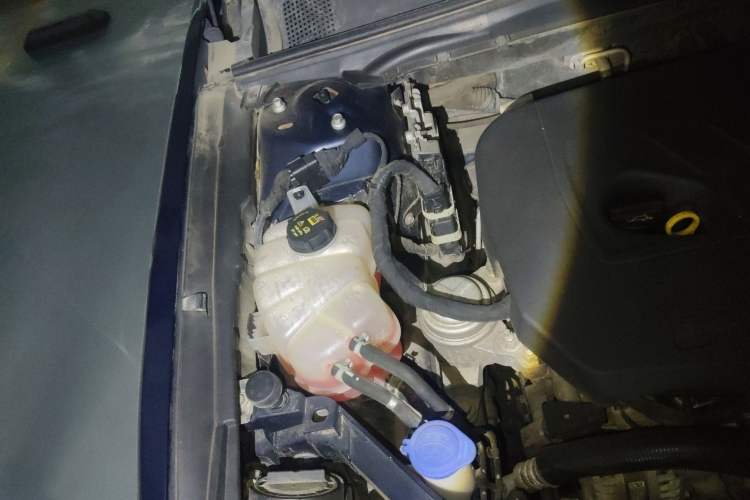 Used Ford Taurus 2017 EcoBoost 180 Luxury Model Engine Bay Right