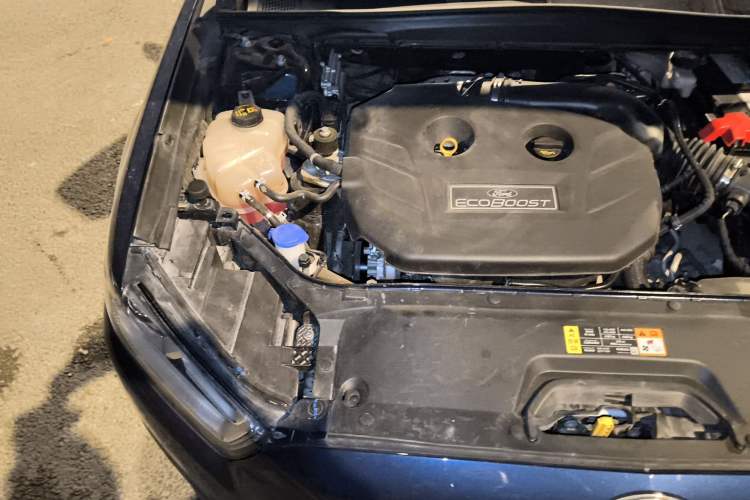 Used Ford Taurus 2017 EcoBoost 245 Luxury Model Engine Bay Right