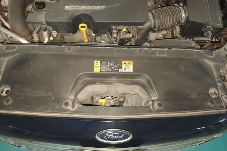Used Ford Taurus 2017 EcoBoost 325 V6 Flagship Model Engine Bay