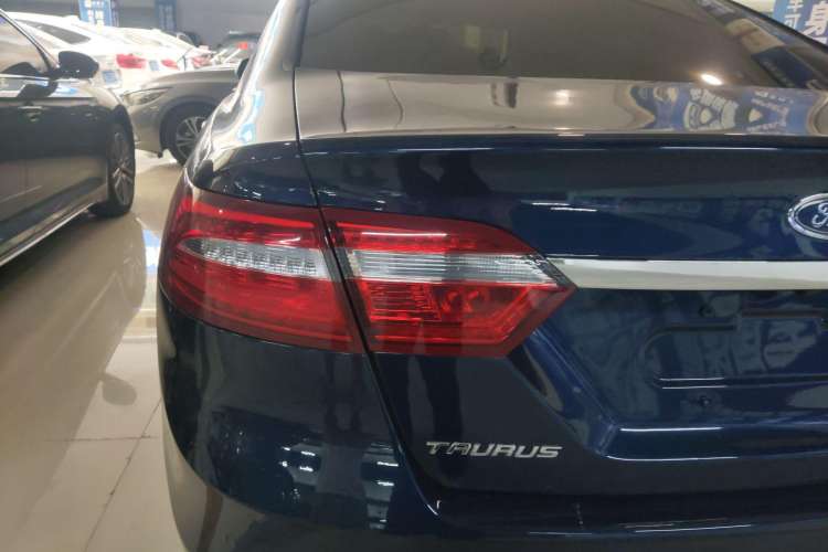 Used Ford Taurus 2017 EcoBoost 245 Luxury Model Exterior 5