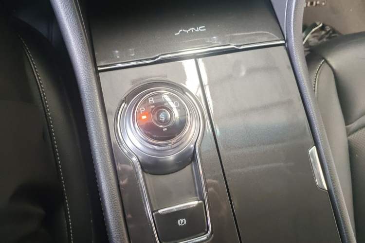 Used Ford Taurus 2017 EcoBoost 245 Fashion Edition Gear Lever