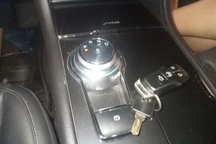 Used Ford Taurus 2017 Facelifted EcoBoost 245 Luxury Version Gear Lever