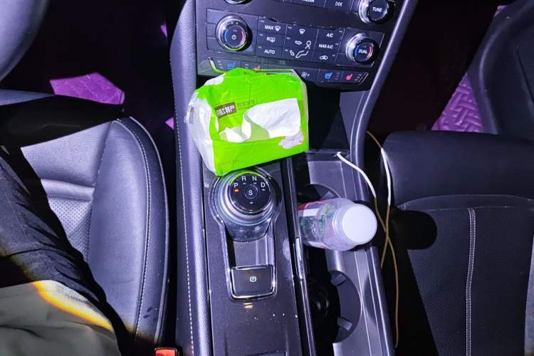 Used Ford Taurus 2017 EcoBoost 245 Fashion Edition Gear Lever