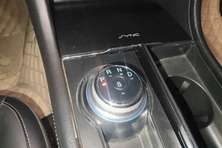 Used Ford Taurus 2017 EcoBoost 180 Luxury Model Gear Lever
