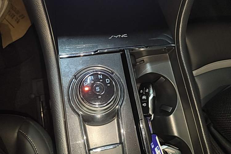 Used Ford Taurus 2017 EcoBoost 245 Flagship Model Gear Lever