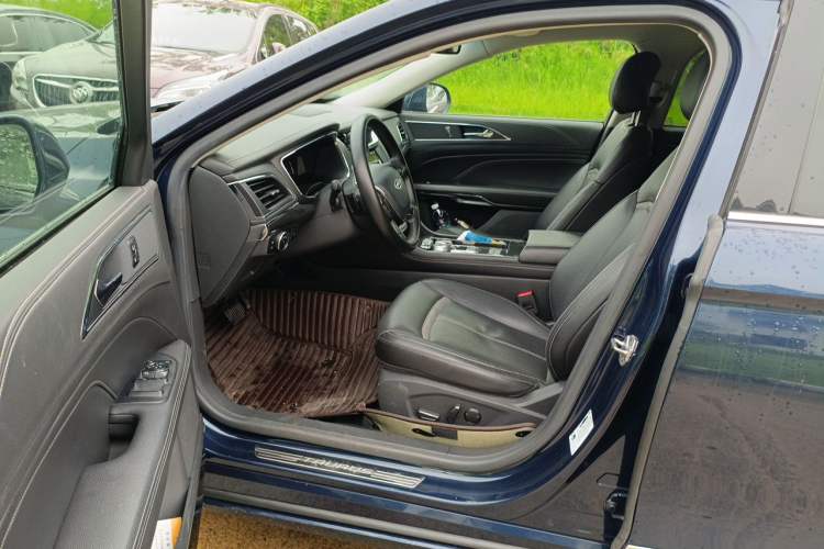 Used Ford Taurus 2017 EcoBoost 245 Luxury Model Interior 3