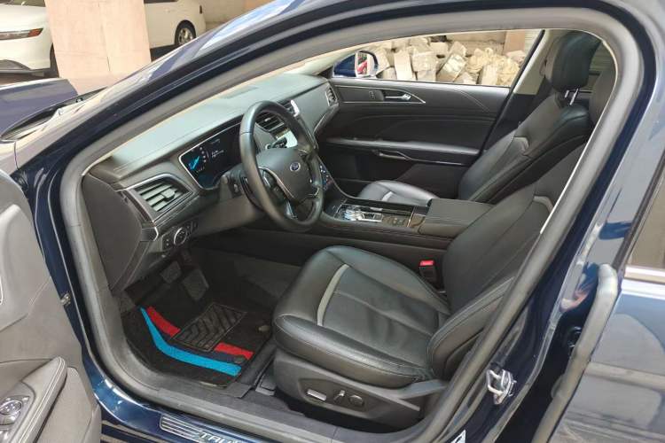 Used Ford Taurus 2017 EcoBoost 245 Luxury Model Interior 3