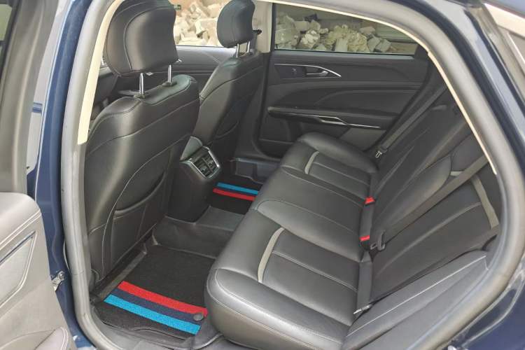 Used Ford Taurus 2017 EcoBoost 245 Luxury Model Interior 4