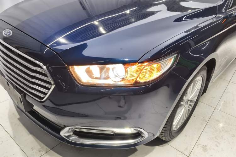 Used Ford Taurus 2017 EcoBoost 245 Fashion Edition Left Front Headlight