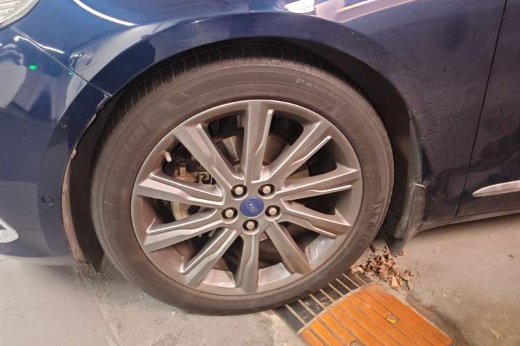 Used Ford Taurus 2017 EcoBoost 245 Flagship Model Left Front Wheel Hub