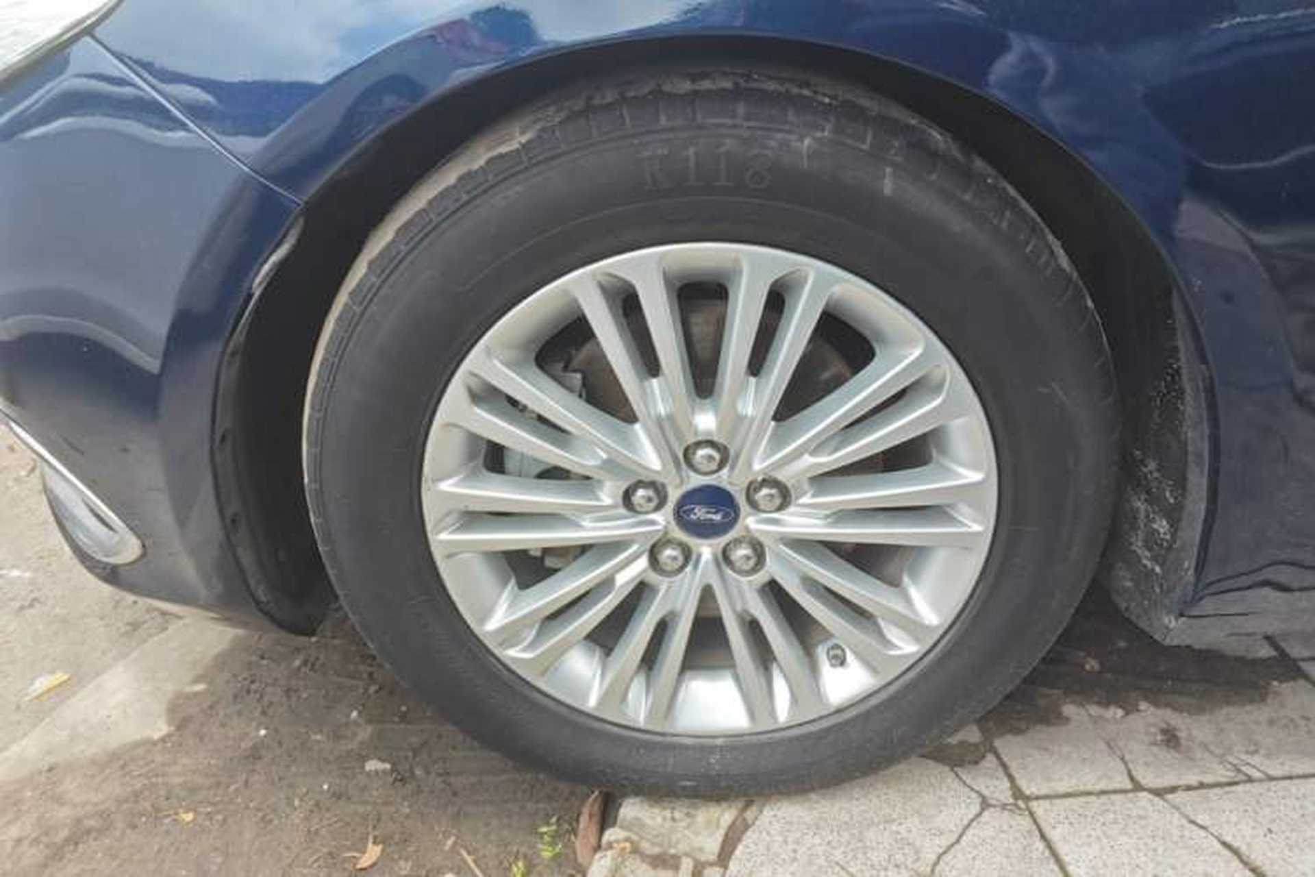 Used Ford Taurus 2017 EcoBoost 245 Fashion Edition Left Front Wheel Hub