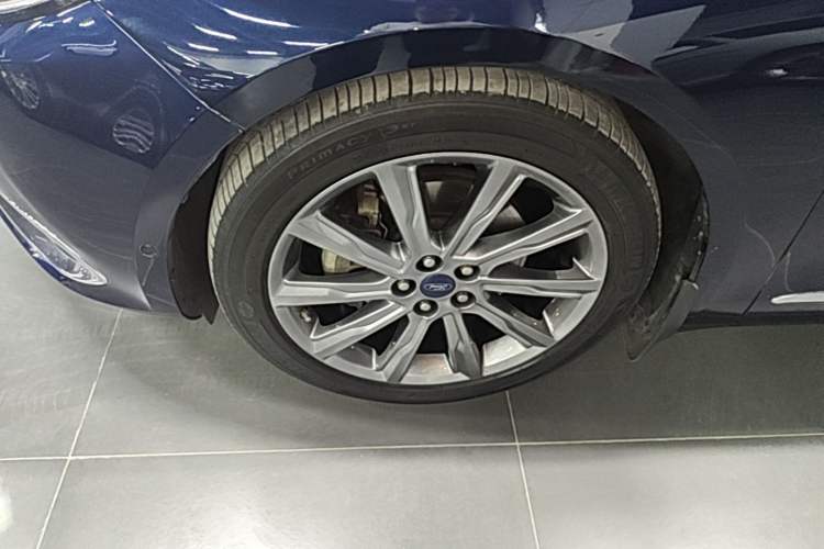 Used Ford Taurus 2017 EcoBoost 245 Flagship Model Left Front Wheel Hub
