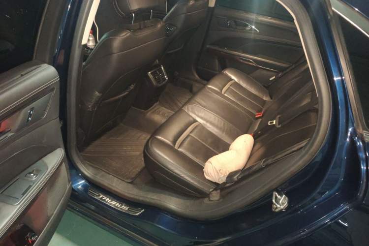 Used Ford Taurus 2017 EcoBoost 325 V6 Flagship Model Left Rear Seat