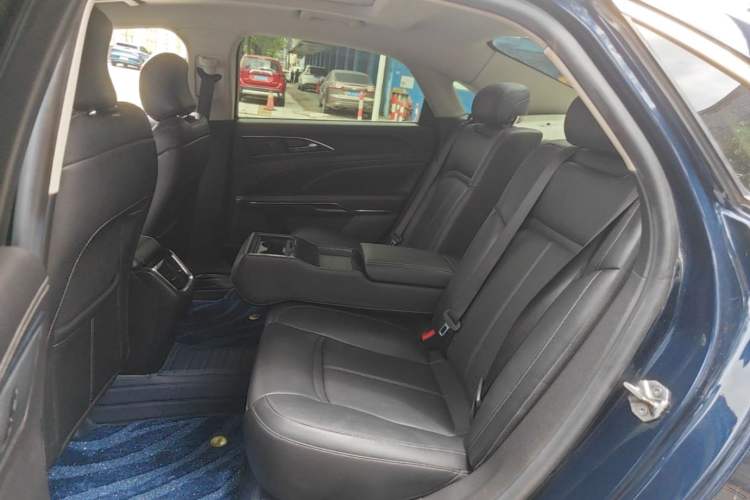 Used Ford Taurus 2017 EcoBoost 245 Fashion Edition Left Rear Seat
