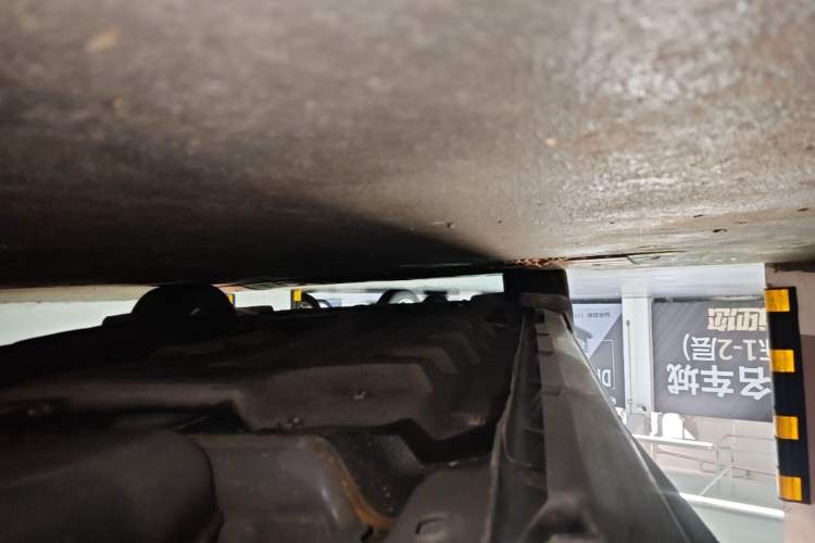 Used Ford Taurus 2017 EcoBoost 245 Flagship Model Left Side Sill