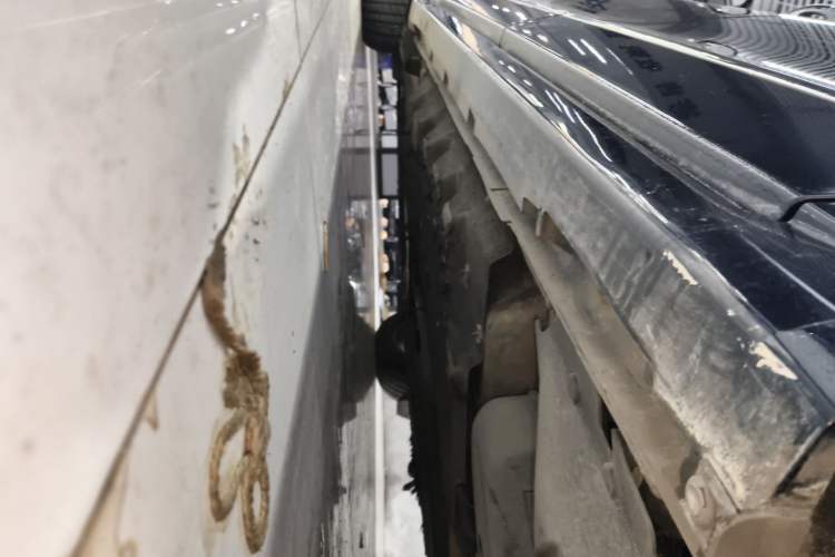 Used Ford Taurus 2017 EcoBoost 245 Fashion Edition Left Side Sill