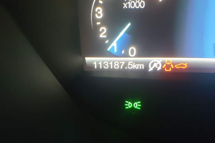 Used Ford Taurus 2017 EcoBoost 245 Fashion Edition Odometer Close Up