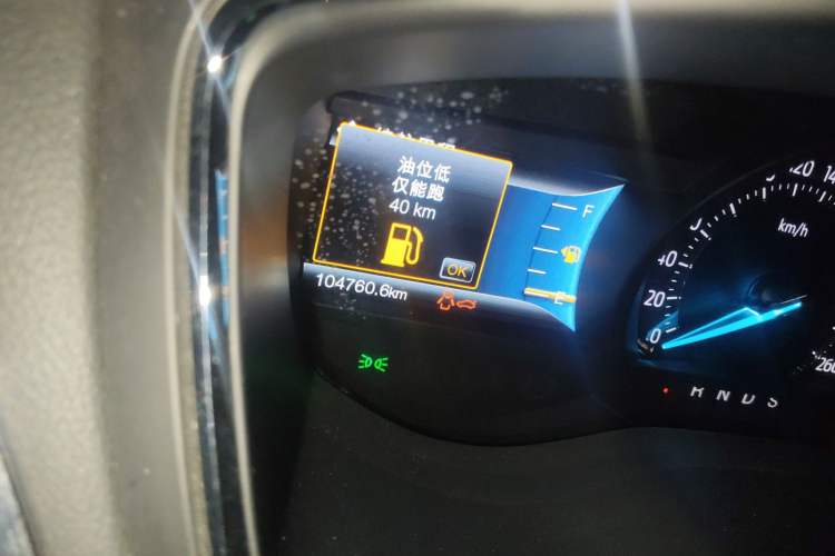 Used Ford Taurus 2017 EcoBoost 180 Luxury Model Odometer Close Up