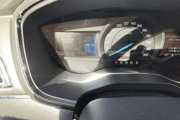 Used Ford Taurus 2017 EcoBoost 245 Fashion Edition Odometer Close Up