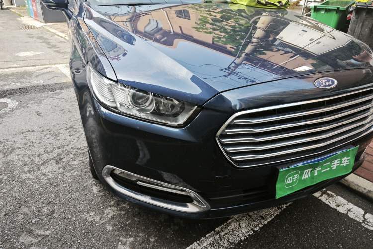 Used Ford Taurus 2017 EcoBoost 245 Fashion Edition Right Front Headlight