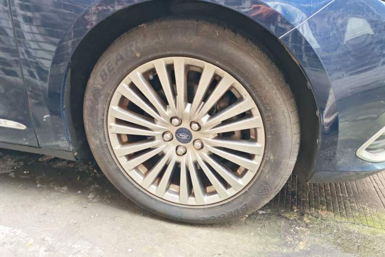 Used Ford Taurus 2017 EcoBoost 245 Luxury Model Right Front Wheel Hub