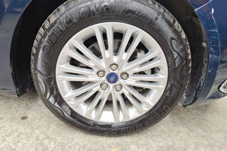 Used Ford Taurus 2017 Facelifted EcoBoost 245 Fashion Edition Right Front Wheel Hub