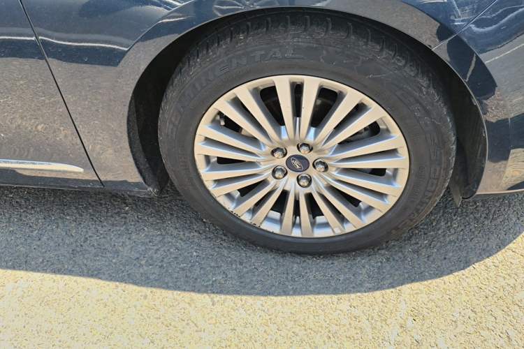 Used Ford Taurus 2017 EcoBoost 245 Luxury Model Right Front Wheel Hub