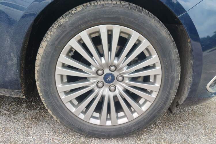 Used Ford Taurus 2017 EcoBoost 245 Luxury Model Right Front Wheel Hub