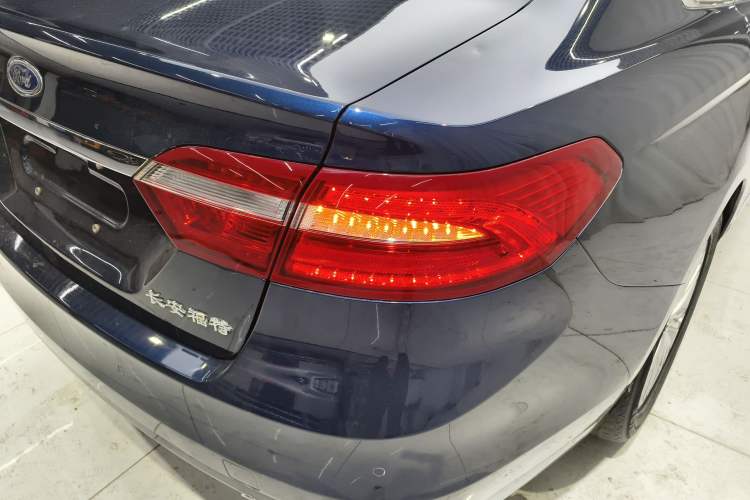 Used Ford Taurus 2017 EcoBoost 245 Fashion Edition Right Rear Taillight