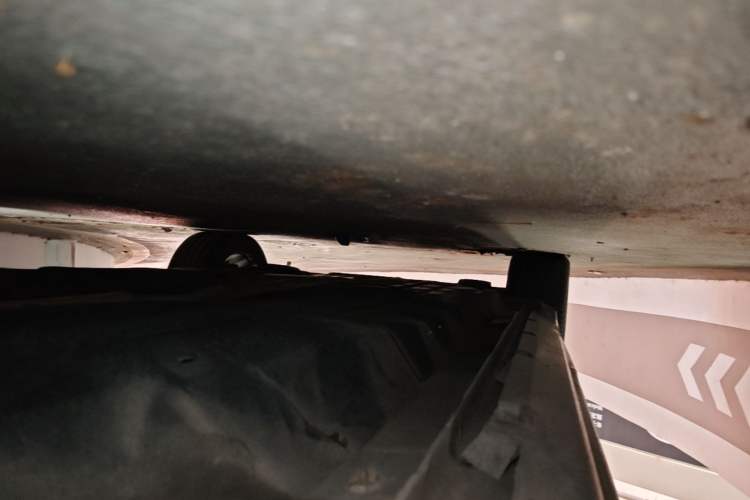 Used Ford Taurus 2017 EcoBoost 245 Flagship Model Right Side Sill