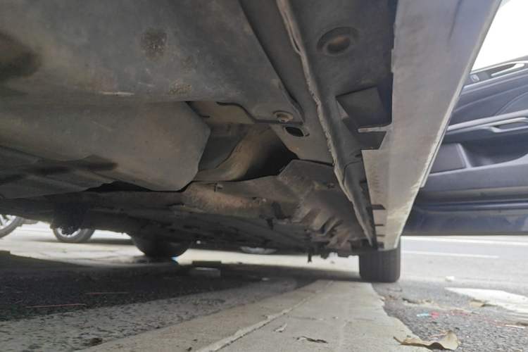 Used Ford Taurus 2017 EcoBoost 245 Fashion Edition Right Side Sill