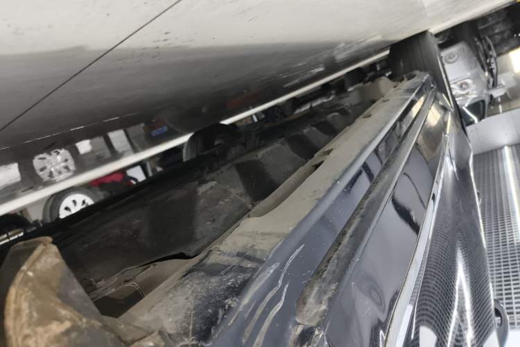 Used Ford Taurus 2017 EcoBoost 245 Fashion Edition Right Side Sill