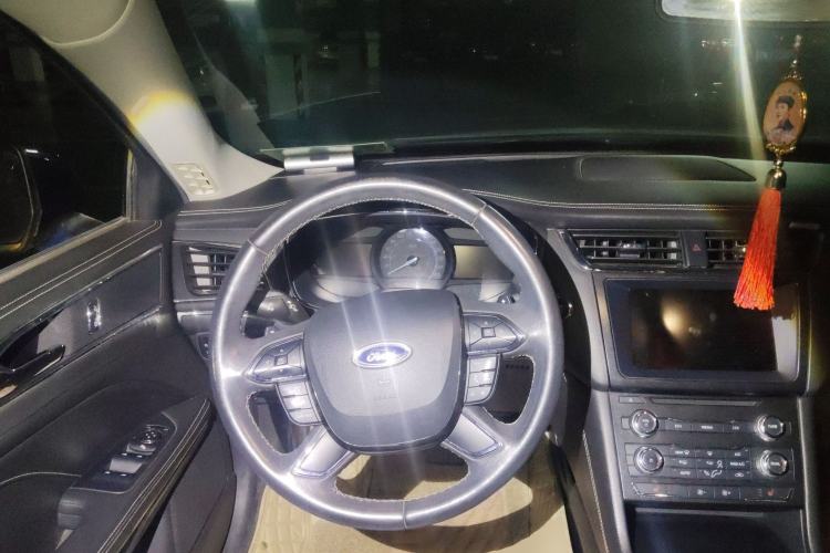 Used Ford Taurus 2017 EcoBoost 180 Luxury Model Steering Wheel