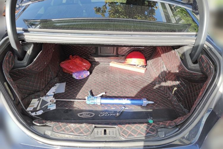 Used Ford Taurus 2017 EcoBoost 245 Fashion Edition Trunk