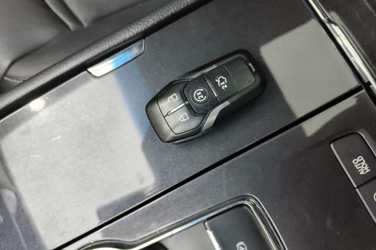 Used Ford Taurus 2017 EcoBoost 245 Fashion Edition Vehicle Key