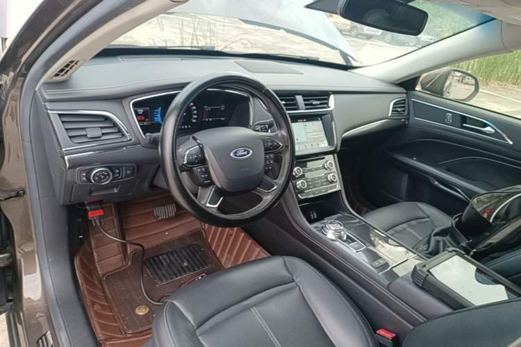 Used Ford Taurus 2017 EcoBoost 245 Fashion Edition Center Console