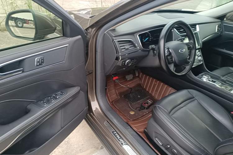 Used Ford Taurus 2017 EcoBoost 245 Fashion Edition Driver Seat