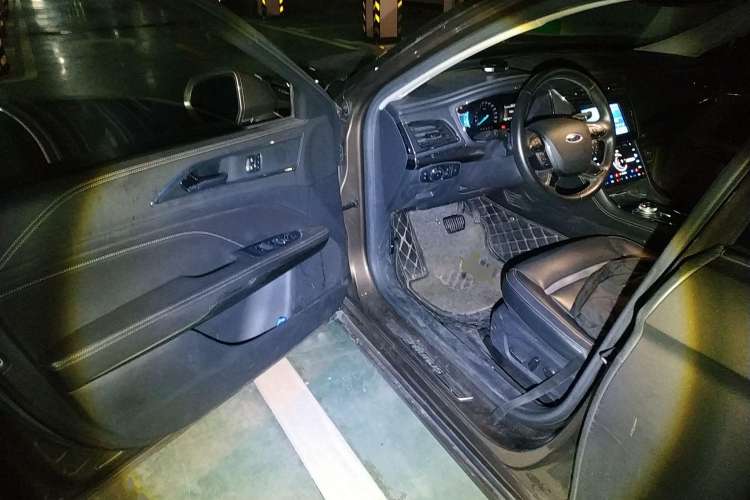 Used Ford Taurus 2017 EcoBoost 245 Luxury Model Driver Seat