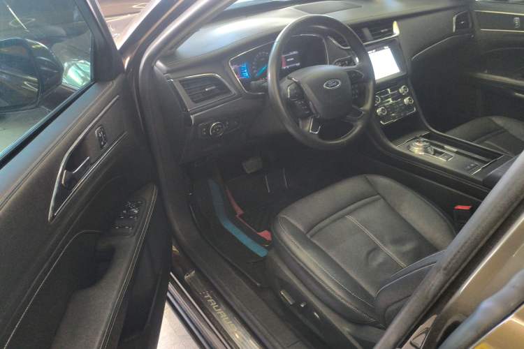 Used Ford Taurus 2017 EcoBoost 245 Fashion Edition Driver Seat