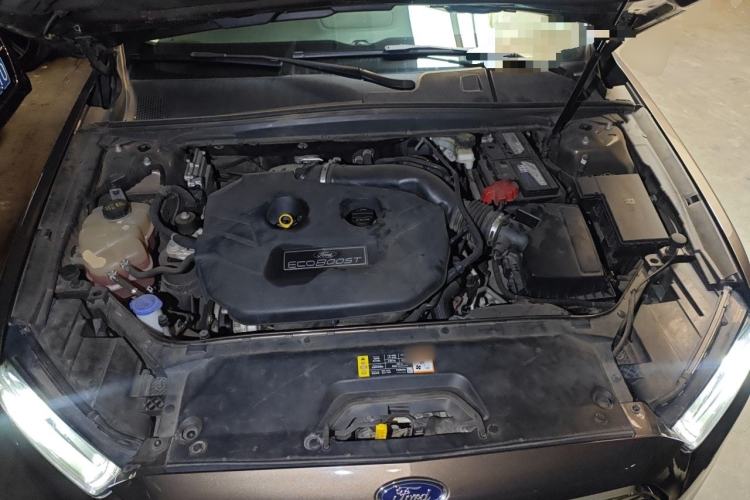 Used Ford Taurus 2017 EcoBoost 245 Flagship Model Engine Bay