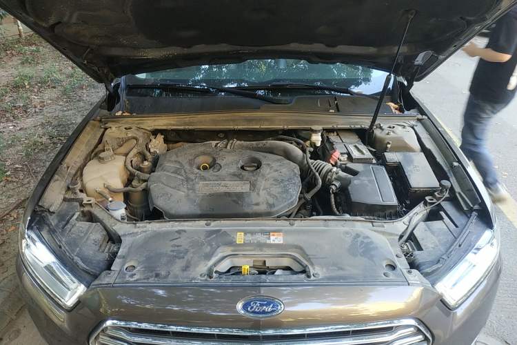 Used Ford Taurus 2017 EcoBoost 245 Luxury Model Engine Bay