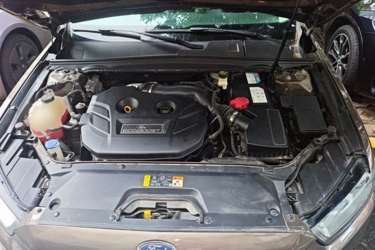 Used Ford Taurus 2017 EcoBoost 245 Luxury Model Engine Bay