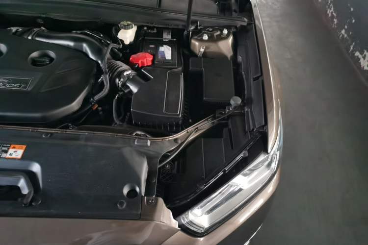 Used Ford Taurus 2017 EcoBoost 245 Flagship Model Engine Bay Left