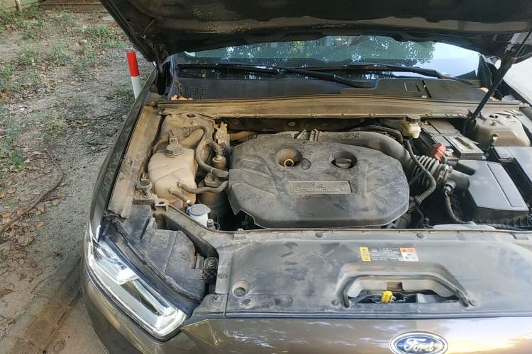 Used Ford Taurus 2017 EcoBoost 245 Luxury Model Engine Bay Right